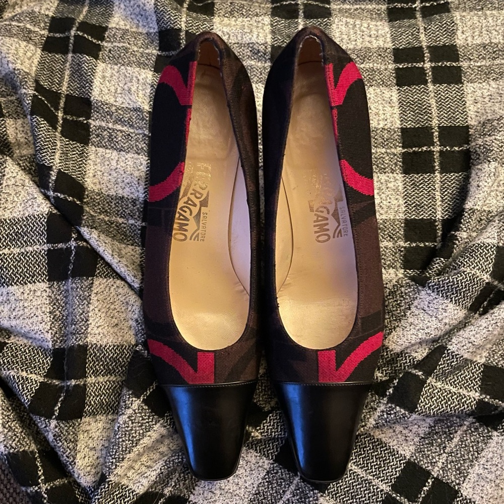 Salvatore Ferragamo Black / Brown / Red Fabric Kitten Heels 9B Vintage